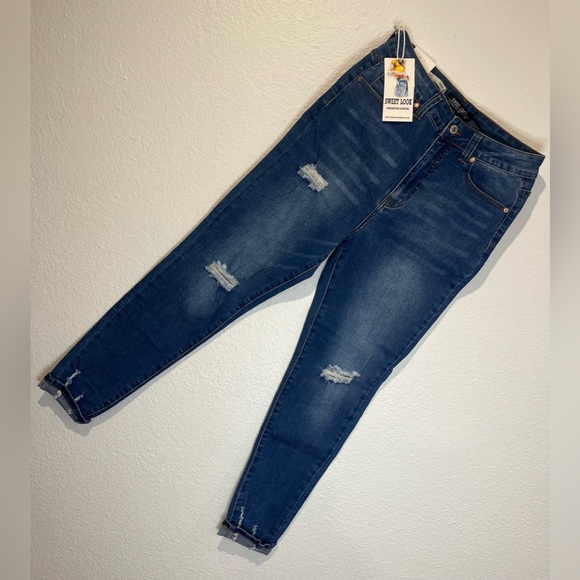 Brand sweet Look! ( ˘ ³˘)♥︎ size 11 ripped jeans 🔥 - Picture 1 of 2